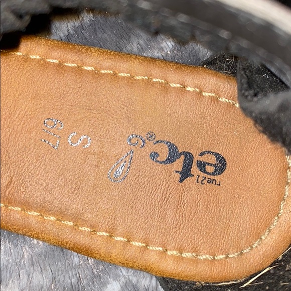 Sandals - Picture 2 of 3